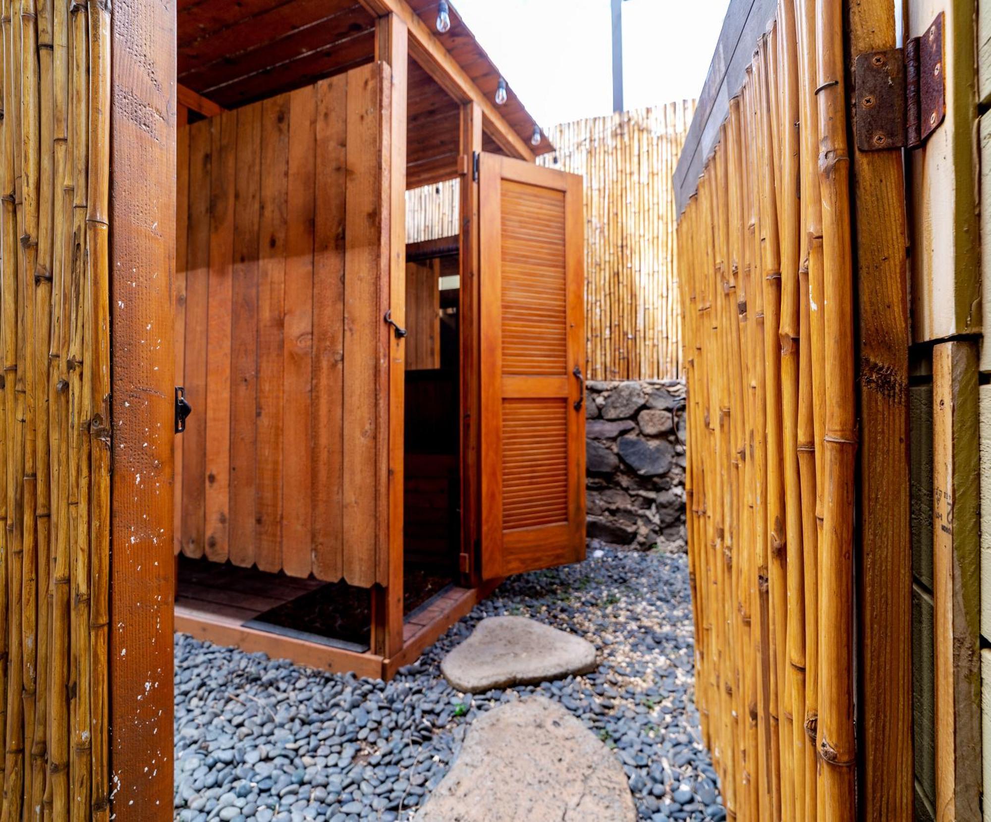 Bamboo Suite, 1 Bedroom, Sleeps 4, Pool & Bbq, Pre-Renovation Summer Sale Kihei Exterior photo